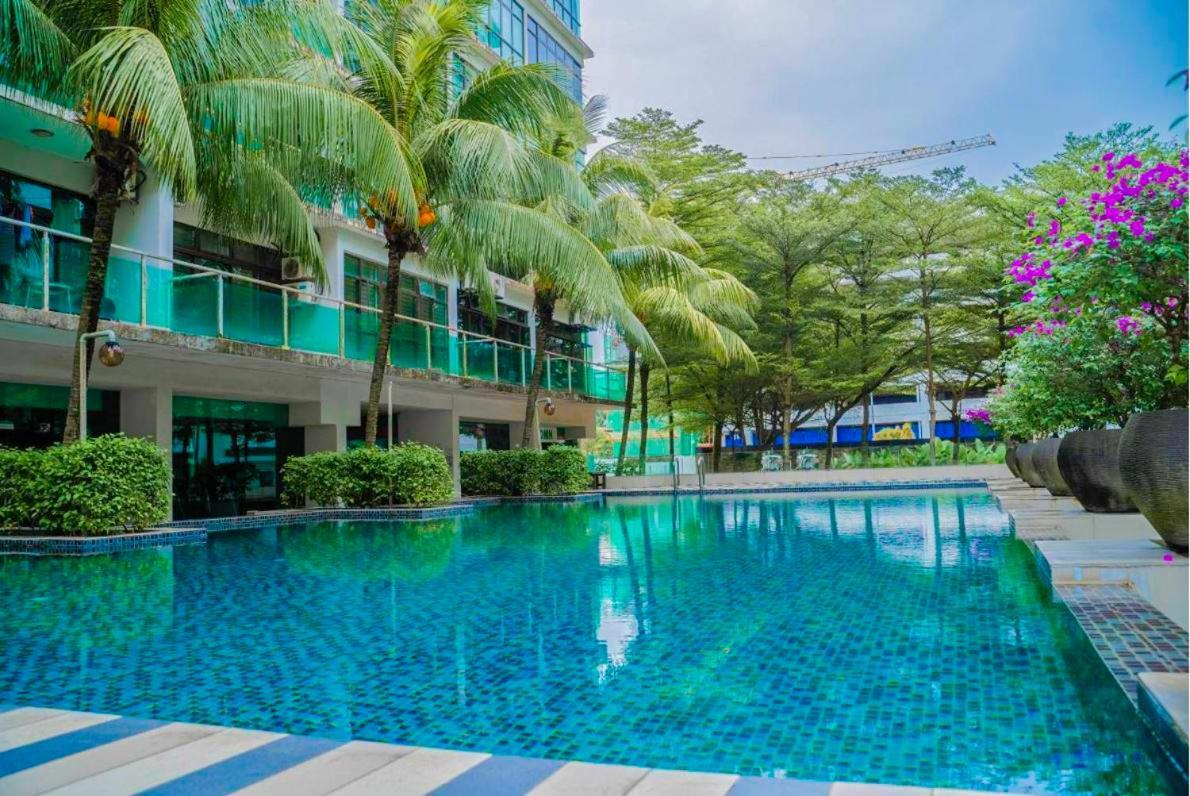 -lake View- Mount Austin Ikea Toppen 10 Mins - B107 Johor Bahru